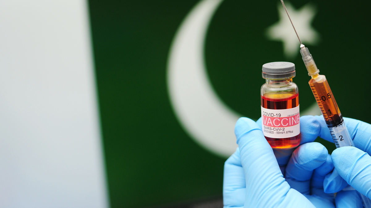 پاکستان میں چالیس سال سے زائد العمر افراد کے لئے ویکسن رجسٹریشن کا عمل جاری