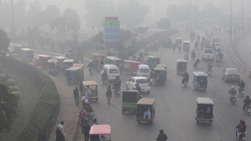 فضائی آلودگی: لاہور ہائی کورٹ نے لاہور میں لاک ڈاؤن کا عندیہ دے دیا