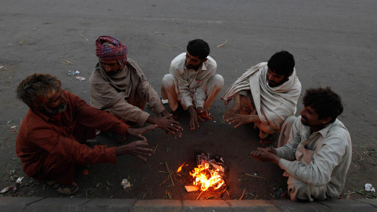 کراچی میں سردی کا تیرہ سالہ ریکارڈ ٹوٹ گیا
