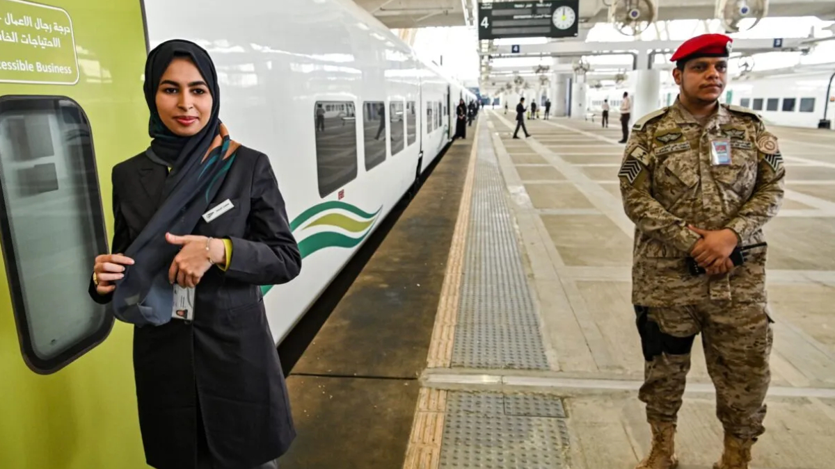 سعودی عرب نے خواتین کو مکہ و مدینہ کے درمیان ٹرین چلانے کی اجازت دے دی￼