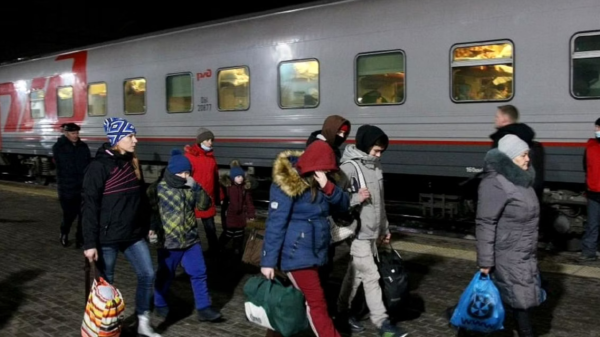 یوکرین سے 35 پاکستانی طلباء کو پولینڈ منتقل کر دیا گیا￼