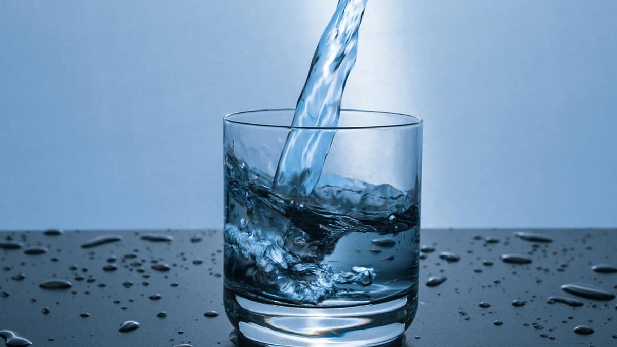صاف پانی پینا کیوں ضروری ہے؟ جانئے تین زبردست فوائد