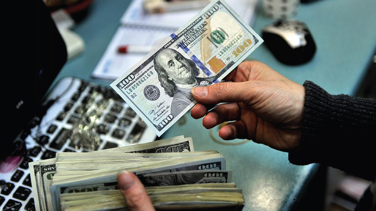 تازہ ترین: ڈالر کے مقابلے میں روپیہ 204 کا ہو گیا