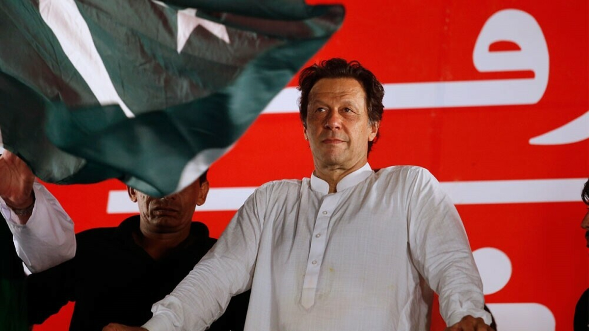 عمران خان نے سیلاب کی وجہ سے سیاسی سرگرمیاں کم کرنے کے مشورے مسترد کر دئیے￼