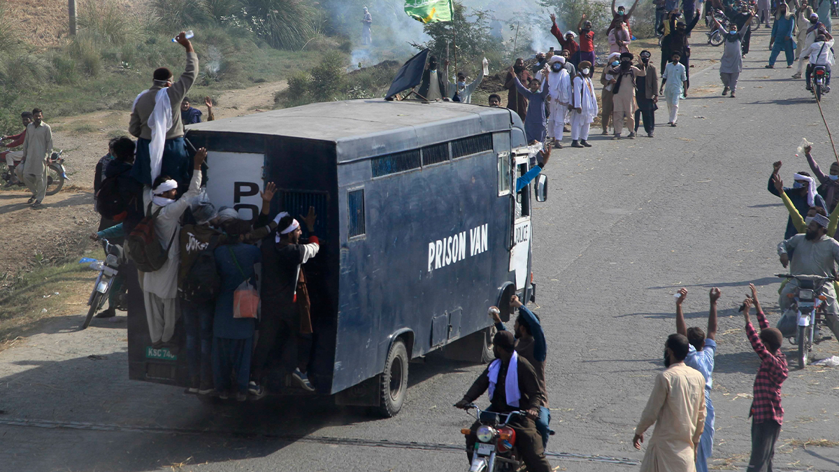 ایبٹ آباد پولیس نے چار کارکنان شہید اور سینکڑوں زخمی کئے، ٹی ایل پی