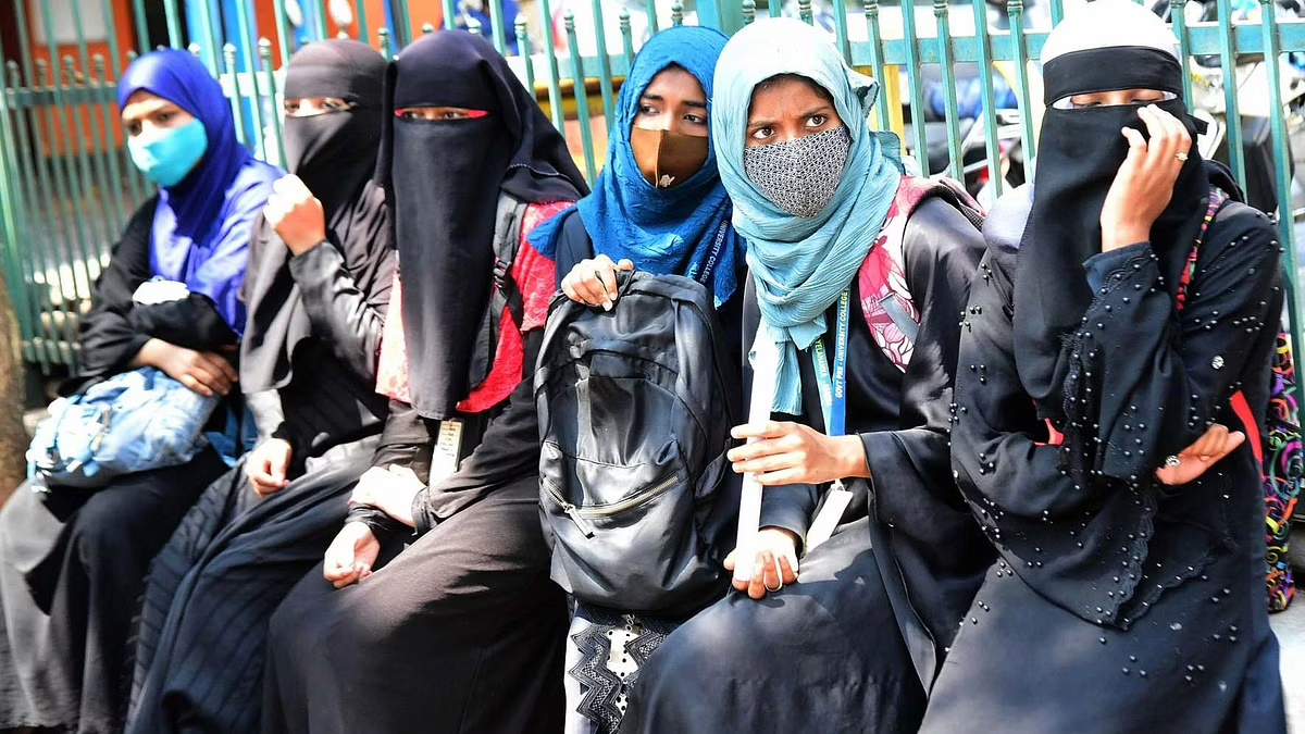  حجاب پر پابندی سے متعلق فیصلہ پر بھارتی عدالت تقسیم