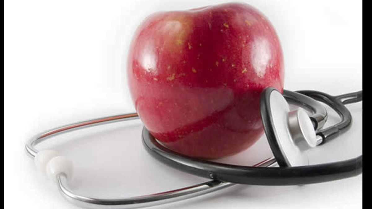 کیا روزانہ ایک سیب کھانا واقعی ڈاکٹر سے دور رکھتا ہے؟