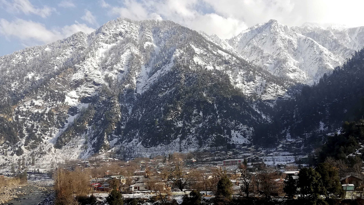 ملک کے بالائی علاقوں میں ابر آلود، پہاڑوں پر برفباری کا امکان