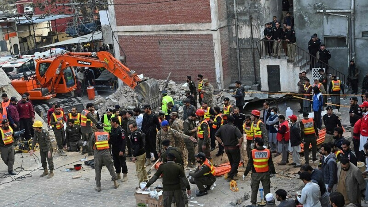 پشاور مسجد دھماکہ: شہداء کی تعداد 92 تک پہنچ گئی