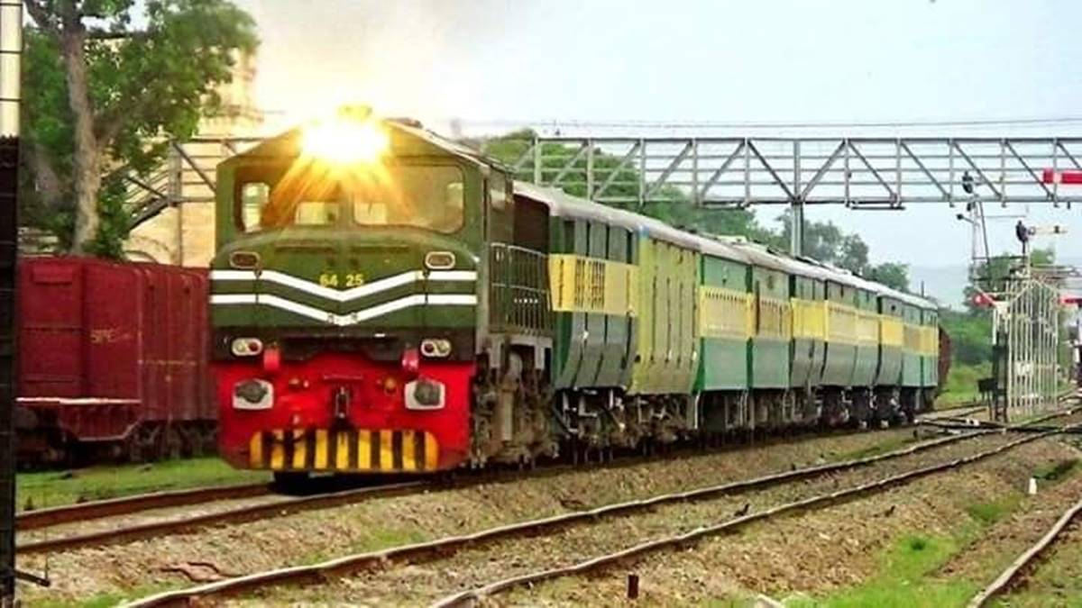 پاکستان ریلوے نے عیدالفطر پر خصوصی ٹرینوں کے شیڈول کا اعلان کر دیا￼
