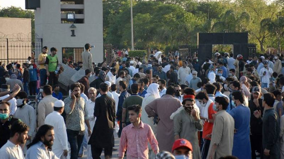 راولپنڈی میونسپل کارپوریشن نے توڑ پھوڑ میں ملوث 3 ملازمین کو برطرف کر دیا