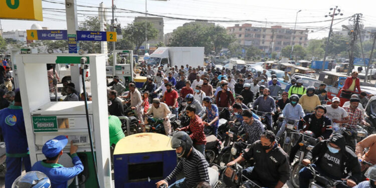 اسلام آباد ایئرپورٹ کو 15 سال کے لیے آؤٹ سورس کیا جائے گا، وزیر ہوا بازی