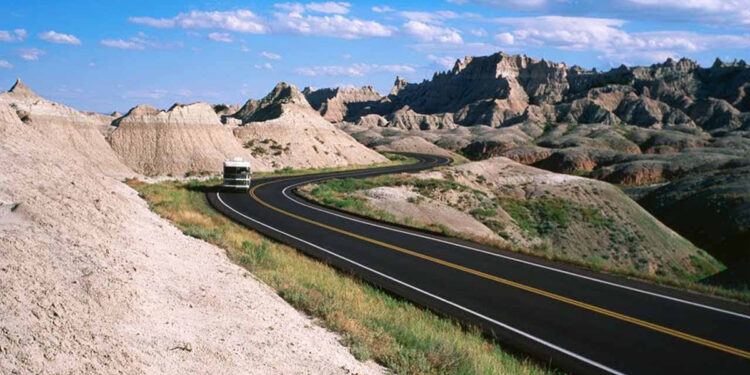 ایف آئی اے منی لانڈرنگ کیس میں سلیمان شہباز سمیت دیگر کو بری کر دیا گیا