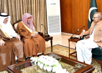 dr arif alvi meets imaam kaba