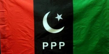 عنوان: پیپلز پارٹی 2024 کے انتخابات سے قبل اندرونی اختلافات کی قیاس آرائیوں کو ختم کرنے کے لیے متحد