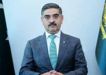 نگران وزیر اعظم انوار الحق کاکڑ نے سرمایہ کاری کو بڑھانے کے لیے نئے ویزا نظام کا آغاز کر دیا
