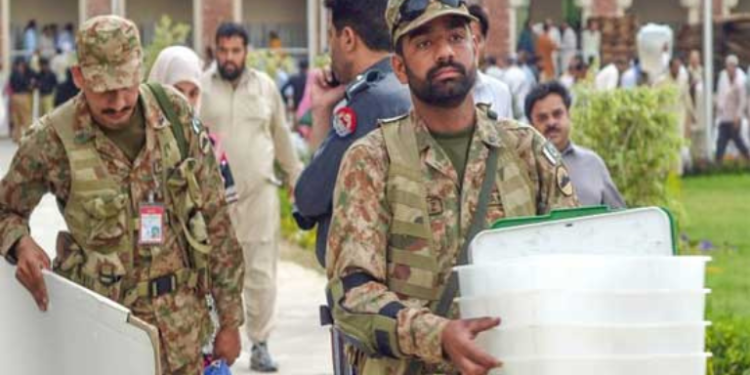 سیکیورٹی اہلکاروں کی کمی: الیکشن کمیشن نے عام انتخابات کے لیے فوج سے مدد مانگ لی