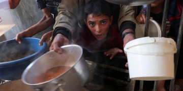 غزہ کے بچے بے گھر ہونے کے درمیان بھوک کی تکلیف کا شکار ہیں'