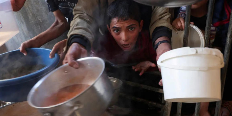 غزہ کے بچے بے گھر ہونے کے درمیان بھوک کی تکلیف کا شکار ہیں'