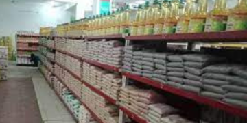 یوٹیلیٹی سٹورز پر اشیائے ضروریہ کی قیمتیں زیادہ ہیں۔