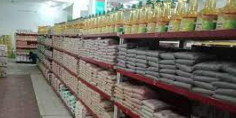 یوٹیلیٹی سٹورز پر اشیائے ضروریہ کی قیمتیں زیادہ ہیں۔