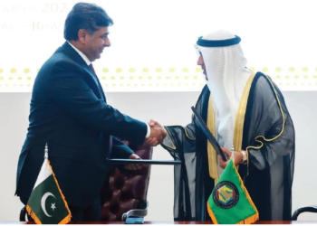 عنوان: پاکستان نے تجارتی تعلقات کو فروغ دینے کے لیے خلیجی ریاستوں کے ساتھ بات چیت کا آغاز کیا۔