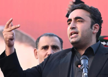 پی پی پی کے چیئرمین بلاول بھٹو نے انتخابی مہم میں تیزی کے ساتھ ہی نواز شریف کی وزارت عظمیٰ جیتنے کے اعتماد پر سوال اٹھایا