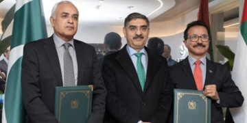 پاکستان اور دبئی نے پورٹ ڈیولپمنٹ کے لیے 3 ارب ڈالر سے زائد کی سرمایہ کاری کا معاہدہ کیا۔