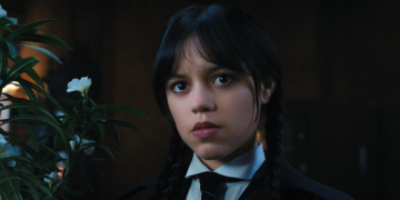 جینا اورٹیگا نے 'بدھ کے سیزن 2' کا اشارہ دیا، بڑا، وٹیئر اور ون لائنرز سے بھرپور