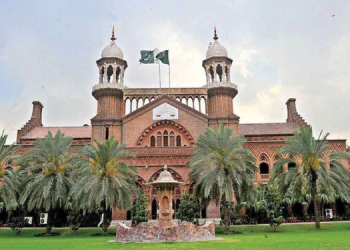 لاہور ہائیکورٹ نے پی ٹی آئی کے عمران خان کے کاغذات نامزدگی کی اپیل مسترد کر دی۔