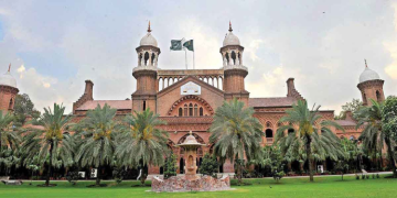 لاہور ہائیکورٹ نے پی ٹی آئی کے عمران خان کے کاغذات نامزدگی کی اپیل مسترد کر دی۔