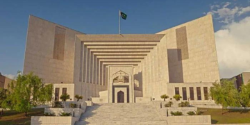 پاکستان کے الیکشن چیف جسٹس نے پی ٹی آئی کے 'بیٹ' نشان کی بحالی کی قانونی حیثیت پر سوال اٹھایا