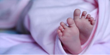 کراچی میں نوزائیدہ بچوں کی اسمگلنگ کے الزام میں خاتون گرفتار