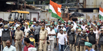 بھارتی کسانوں کی فصل کی کم سے کم قیمت کے لیے دارالحکومت کے احتجاج میں پولیس کے ساتھ جھڑپ