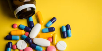 زندگی بچانے والی ادویات کی قیمتوں میں اضافہ، مہنگائی سے متاثرہ شہریوں پر اثر انداز