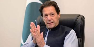 عمران خان کا 'چوری ووٹوں' سے حکومت بنانے کے 'مس ایڈونچر' کے خلاف انتباہ