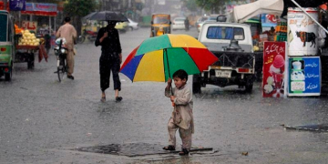 کراچی سمیت سندھ میں موسلادھار بارش اور گرج چمک کے ساتھ بارش کا امکان