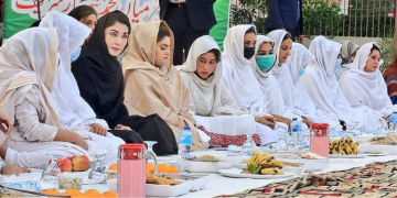 مریم نواز کی کوٹ لکھپت جیل میں قیدیوں کے ساتھ افطاری