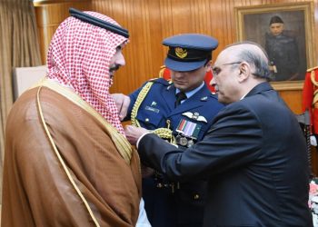 سعودی وزیر دفاع کو نشان پاکستان ایوارڈ سے نوازا گیا۔
