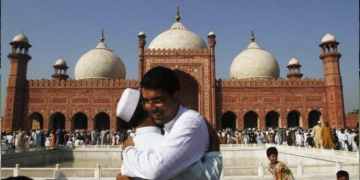 پاکستان اس سال عید الفطر 2024 میں چھ چھٹیوں کا لطف اٹھائے گا