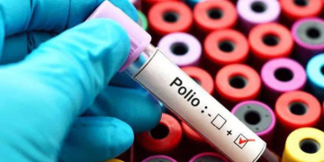 پشاور اور کراچی میں پولیو وائرس کے پائے جانے والے ماحولیاتی نمونوں نے ملک بھر میں ویکسینیشن مہم کو جنم دیا