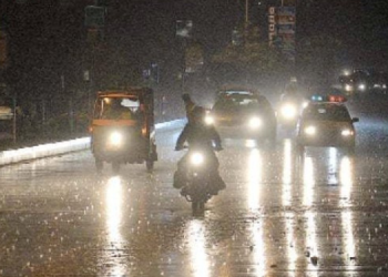 کراچی میں موسلا دھار بارش کے بعد بجلی کی بندش