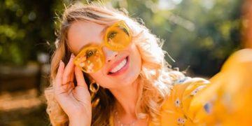 ایسی عادات جن کی مدد سے آپ گرمیوں میں اپنی آنکھوں کی حفاظت کرسکتے ہیں۔