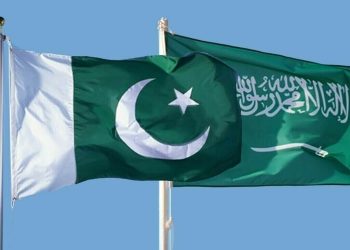 سعودی عرب نے پاکستانی مسافروں کے لیے سیاحتی ویزا کی شرائط میں نرمی کر دی