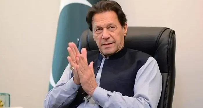 عمران خان نے فوج سے بات چیت کا اشارہ دے دیا