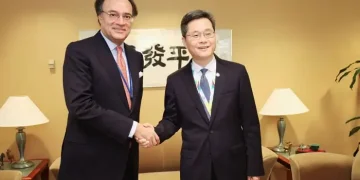 وزیر خزانہ محمد اورنگزیب  قرضہ میں ریلیف کے لئے دورۂ چین پر