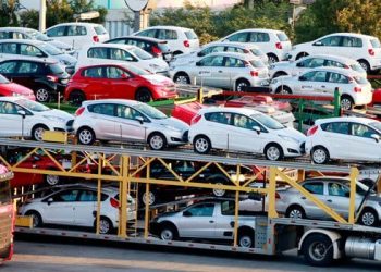 کیا بیرون ملک پاکستانی گاڑیاں درآمد کر سکتے ہیں؟