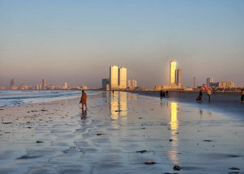گرمیوں میں کراچی گھومنے جائیں تو یہ 5 مقامات ضرور دیکھیں