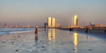 گرمیوں میں کراچی گھومنے جائیں تو یہ 5 مقامات ضرور دیکھیں