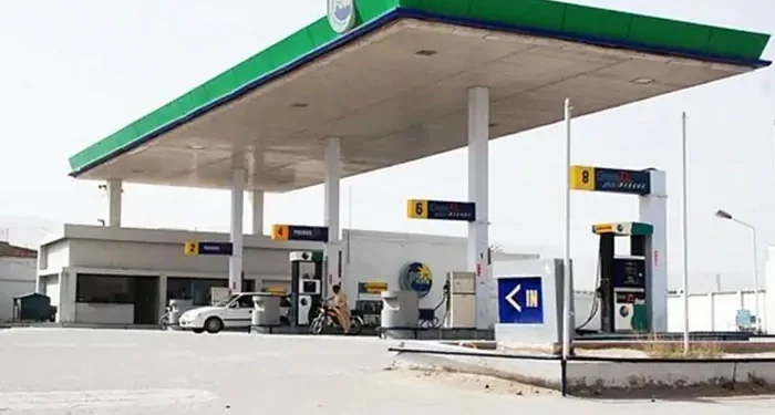 پیٹرول کی قیمت میں 6.17 روپے فی لیٹر کی کمی کر دی گئی